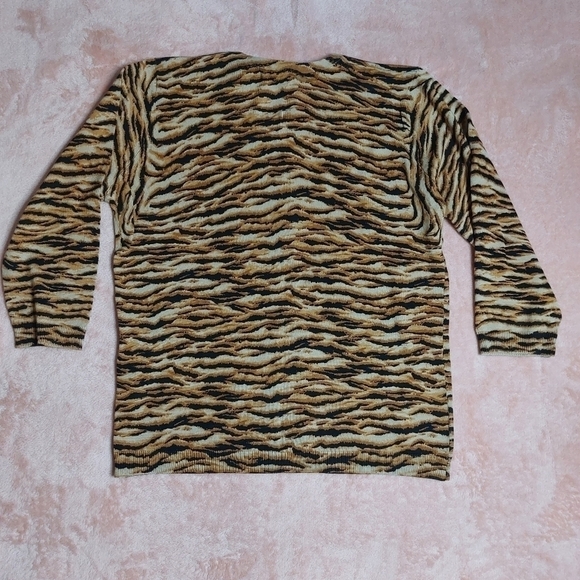 Silx By August Silk Women's Tiger Print Silk blend button Cardigan Size Small - Picture 5 of 9